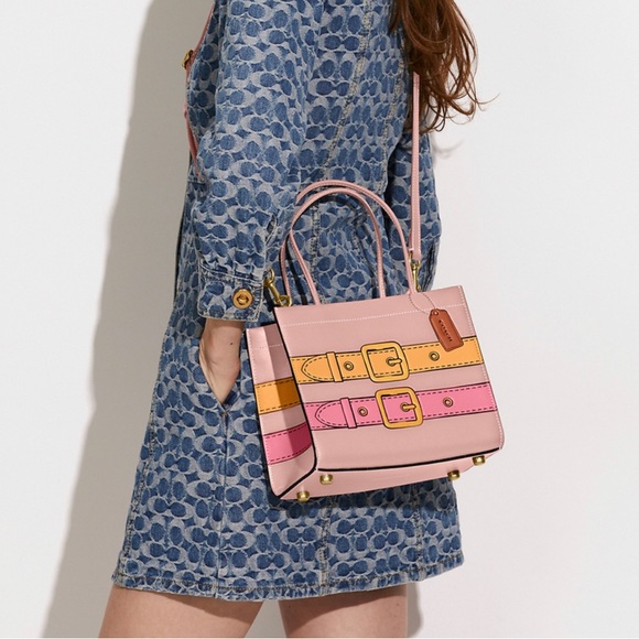 Coach Cashin Carry 22 C9814 Trompe L'oeil Print - Spring 2022 Runway Collection - Picture 9 of 16